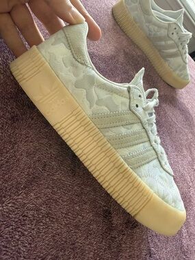 adidas gazelle silver green womens Adidas x Gucci Women's Gazelle Wedge Metallic Gold Low Top Sneakers